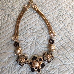 Necklace White House black market